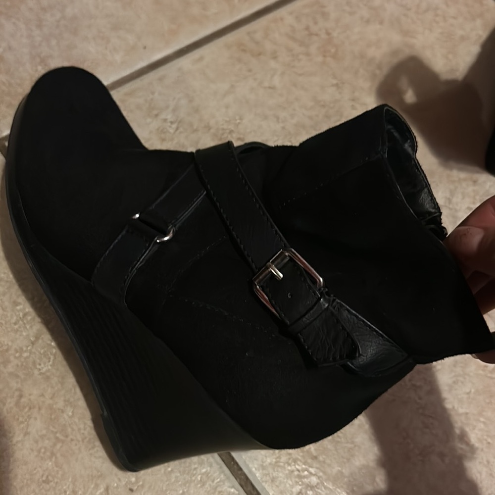 Boots - Picture 3 of 4